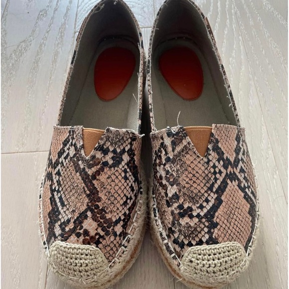 Slip ons - Picture 2 of 4